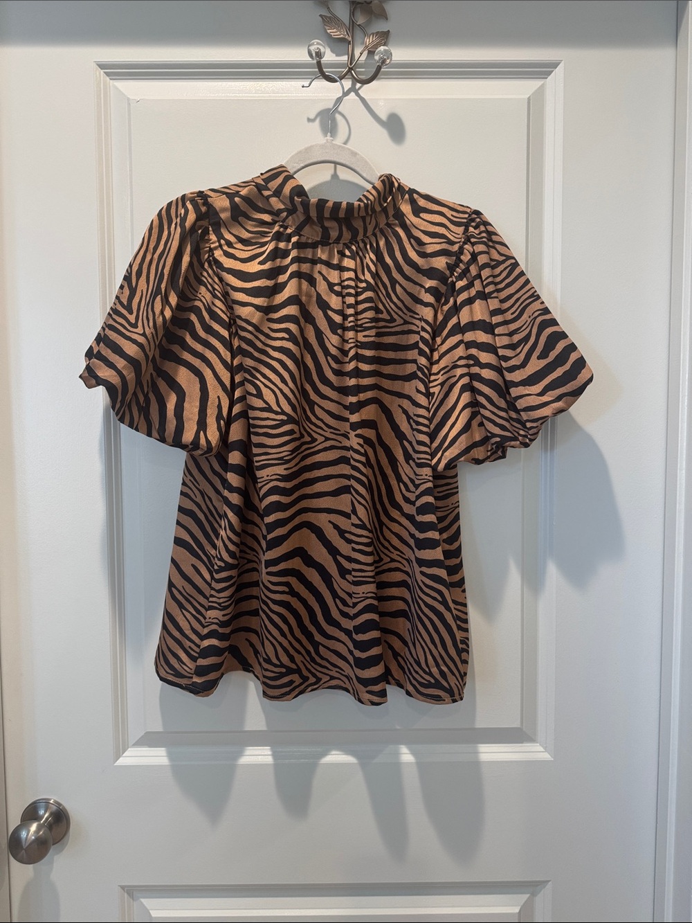 entro Tan and Black Zebra Print Puff Sleeve Blouse